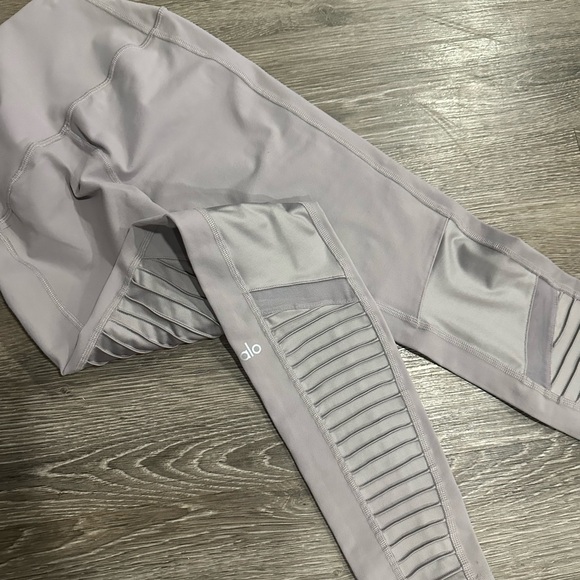 NWOT Alo Motto purple dusk high waste 5in band leggings - Picture 5 of 6